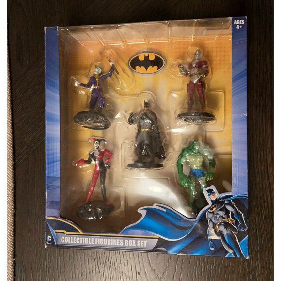 DC Comics 3" Figurine Box Set: Batman, Joker, Harley, Deadshot, Killer Croc NIB - Picture 1 of 4